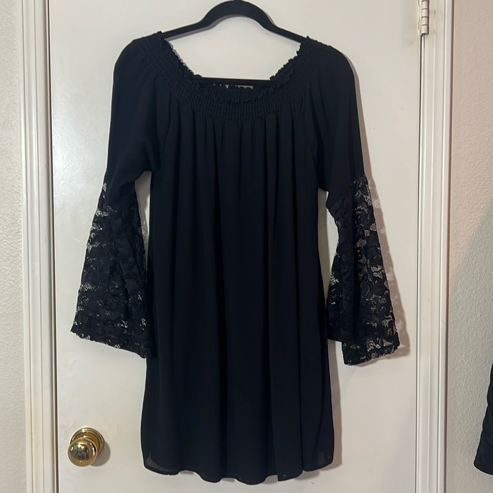 Peppermint Women’s Black Dress Tulip Lace Sleeves. NWT